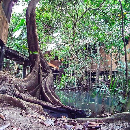 Hotel Kangaroo Y Restaurante Rio Dulce Town Exterior foto