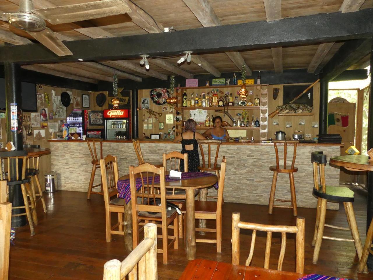 Hotel Kangaroo Y Restaurante Rio Dulce Town Exterior foto