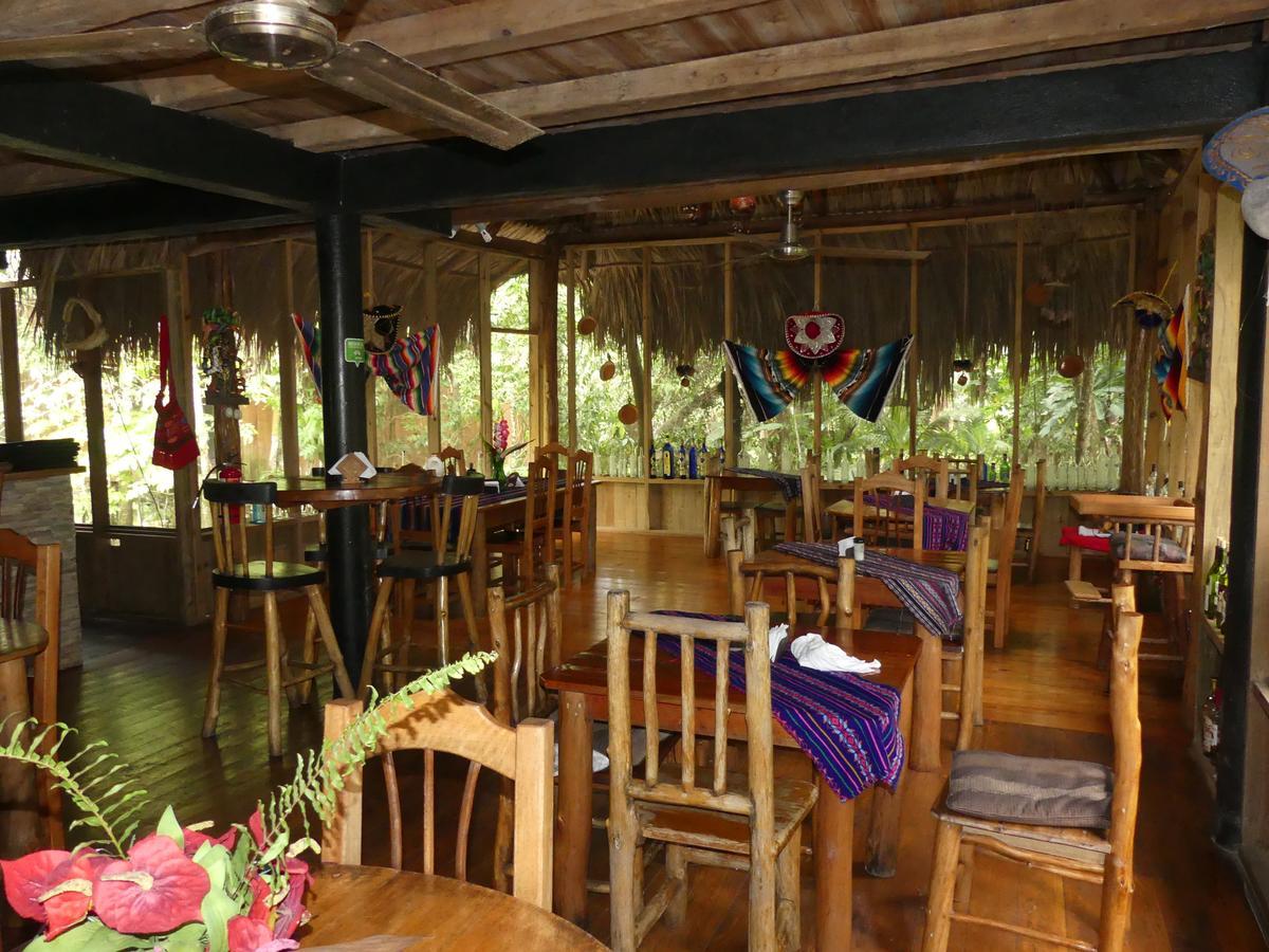 Hotel Kangaroo Y Restaurante Rio Dulce Town Exterior foto