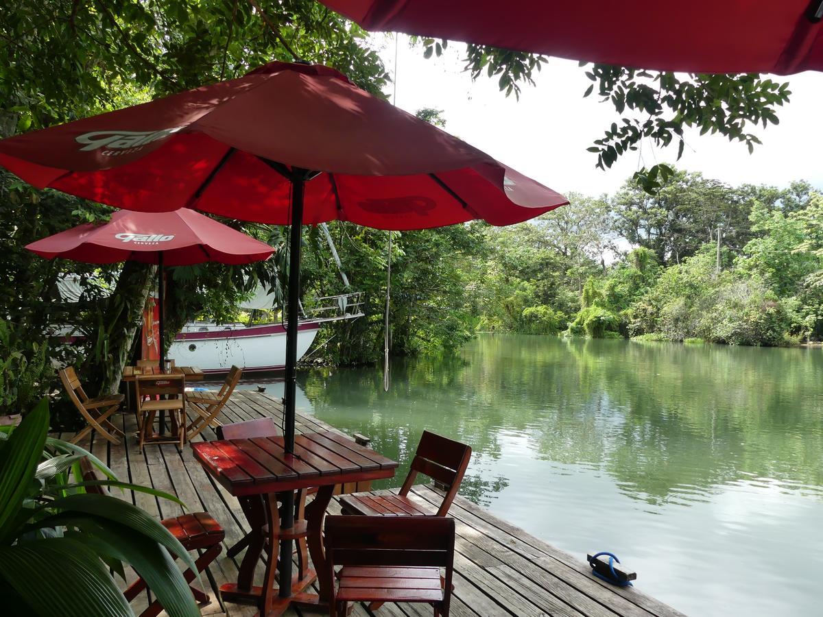 Hotel Kangaroo Y Restaurante Rio Dulce Town Exterior foto
