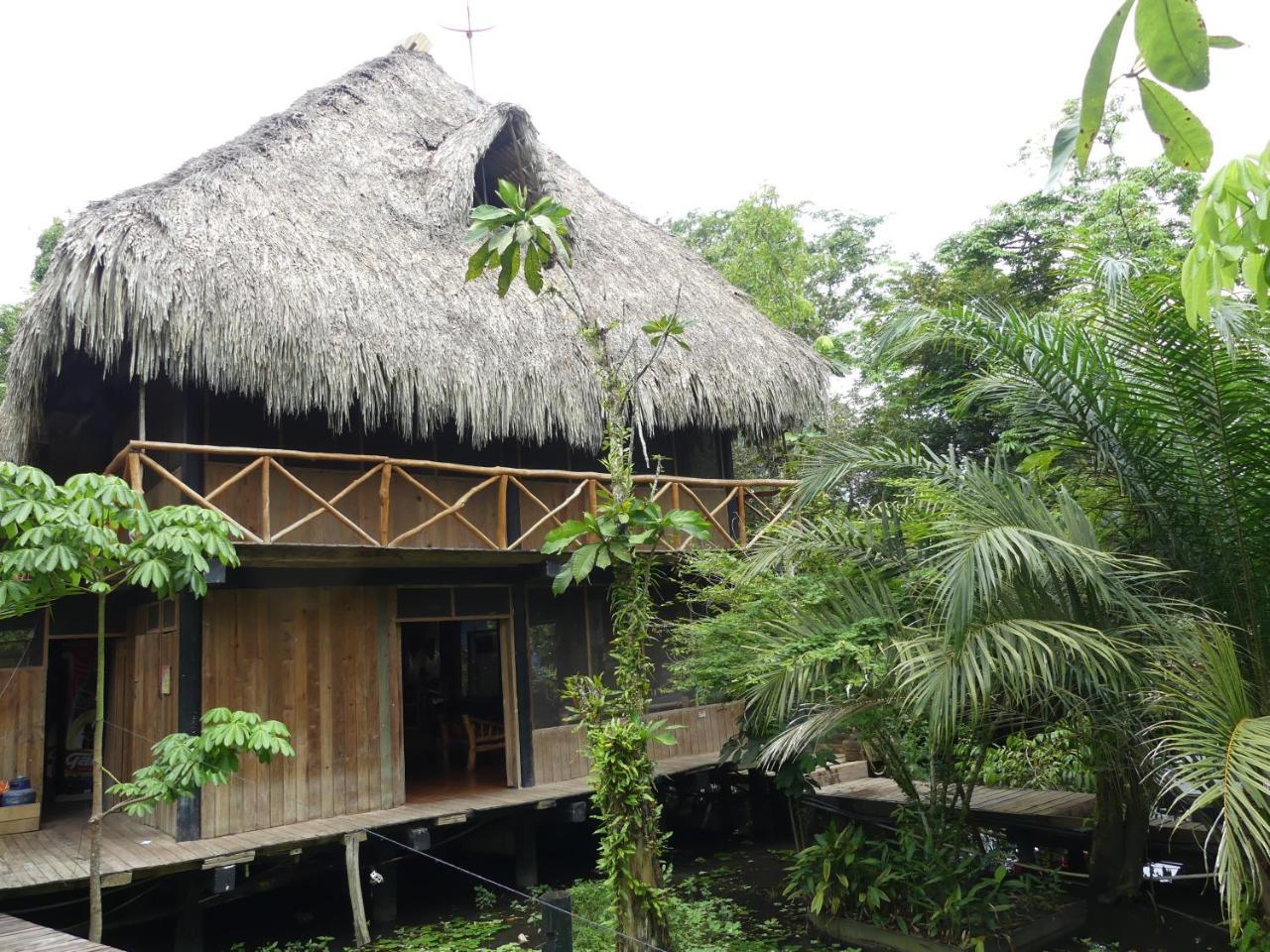 Hotel Kangaroo Y Restaurante Rio Dulce Town Exterior foto