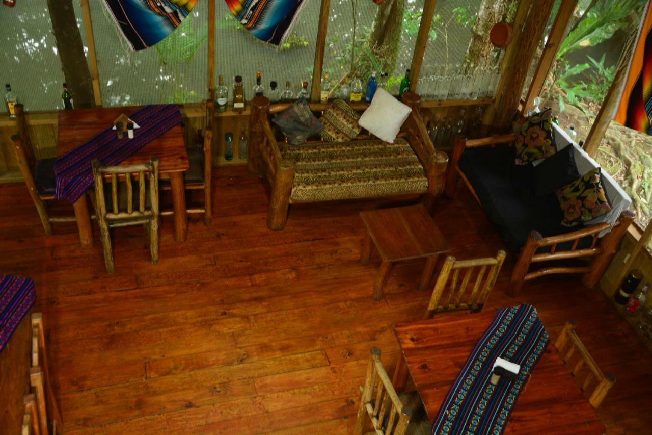 Hotel Kangaroo Y Restaurante Rio Dulce Town Exterior foto