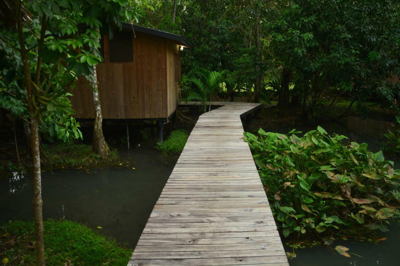 Hotel Kangaroo Y Restaurante Rio Dulce Town Exterior foto