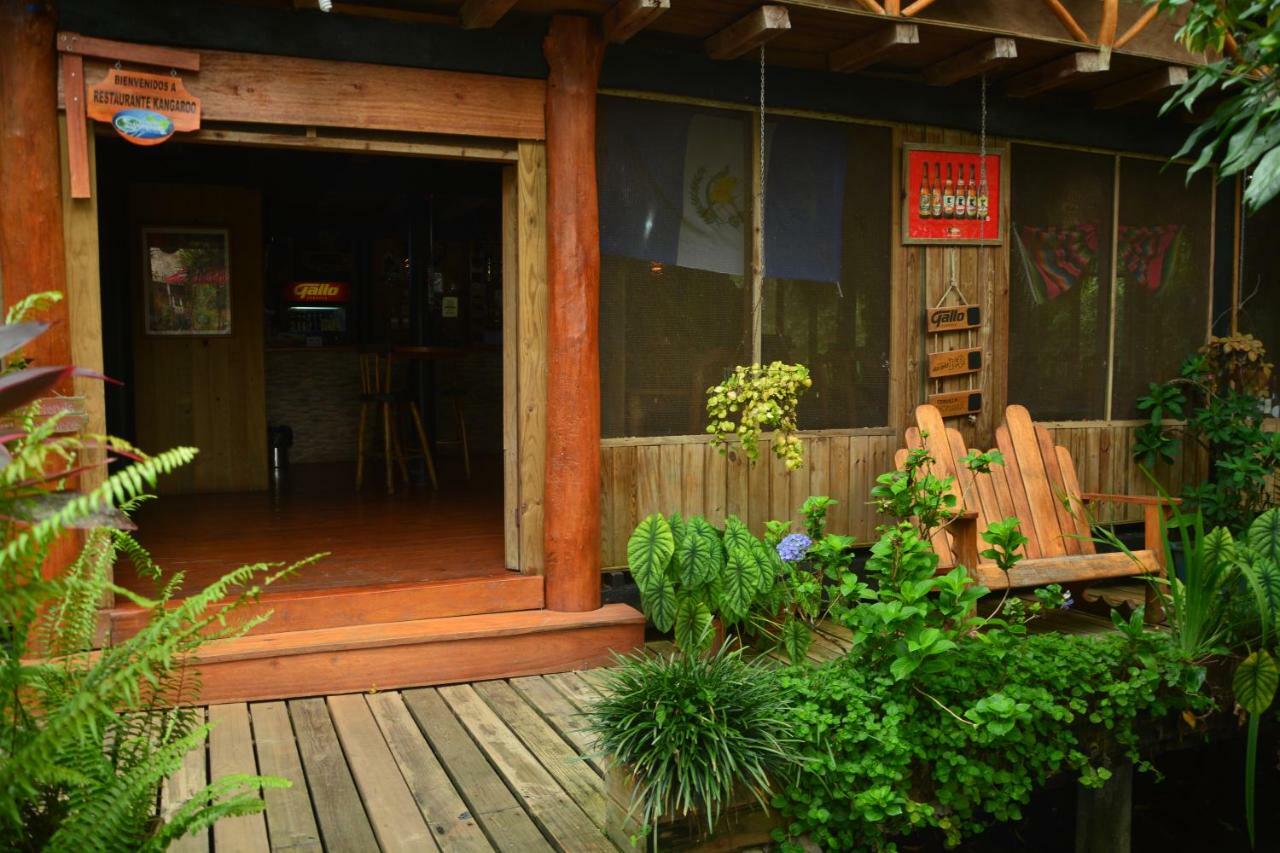 Hotel Kangaroo Y Restaurante Rio Dulce Town Exterior foto