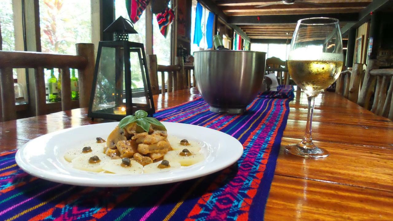 Hotel Kangaroo Y Restaurante Rio Dulce Town Exterior foto